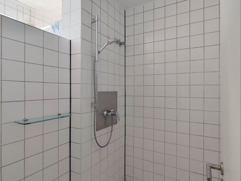 Große Dusche